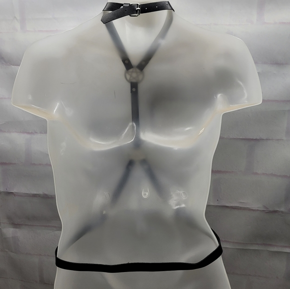 Gothic bondage leather harness/belt - Picture 5 of 6